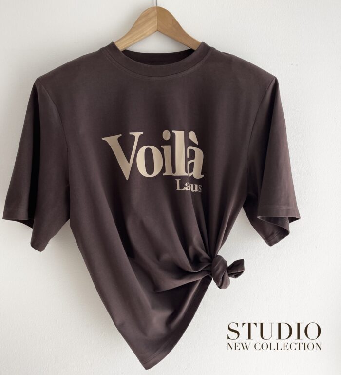 T-SHIRT OVERSIZE STUDIO Z NADRUKIEM CZEKOLADA/LATTE