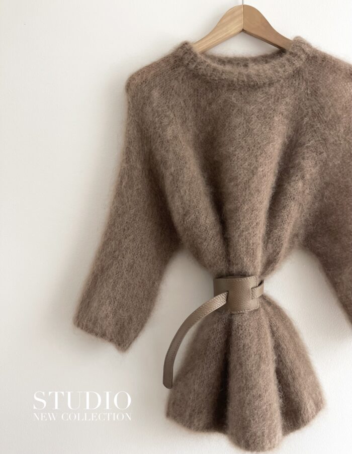 SWETER STUDIO PREMIUM Z DOMIESZKĄ MOHERU MOCCA