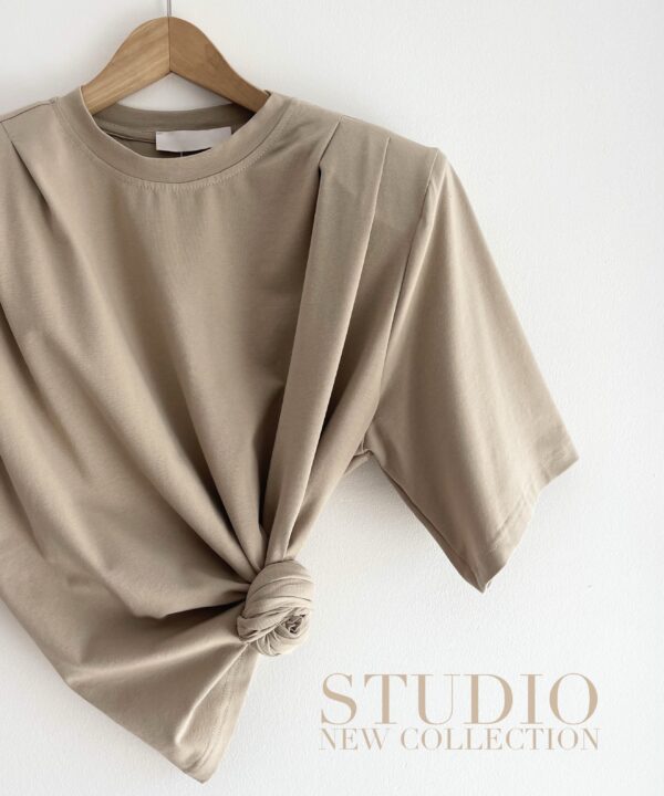 T-SHIRT OVERSIZE STUDIO Z PODUSZKAMI LATTE