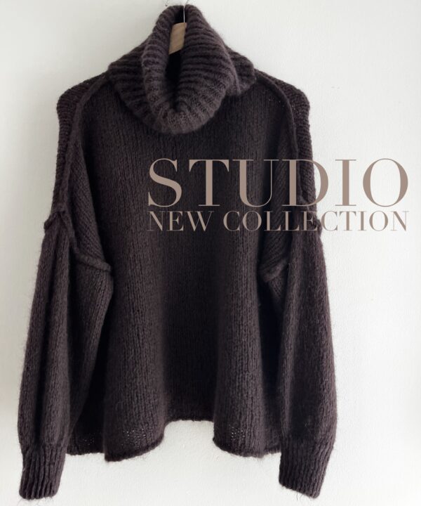 SWETER OVERSIZE Z GOLFEM  CZEKOLADOWY