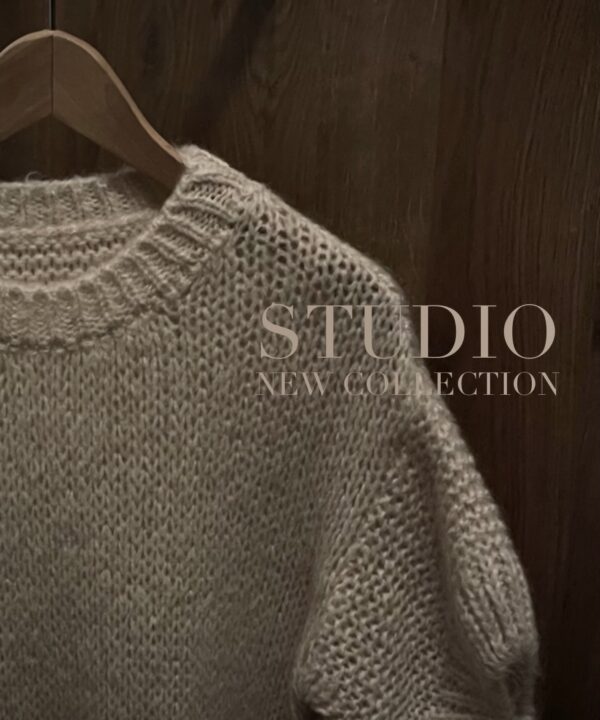 Alternative view of SWETER Z DOMIESZKĄ MOHERU PAOLA BEŻOWY