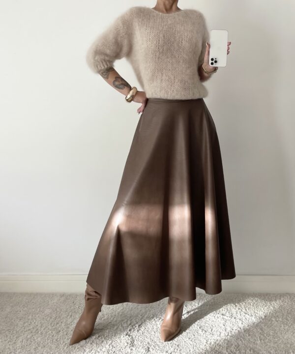 Alternative view of SPÓDNICA Z EKO SKÓRY RAQUELLE MLECZNA CZEKOLADA