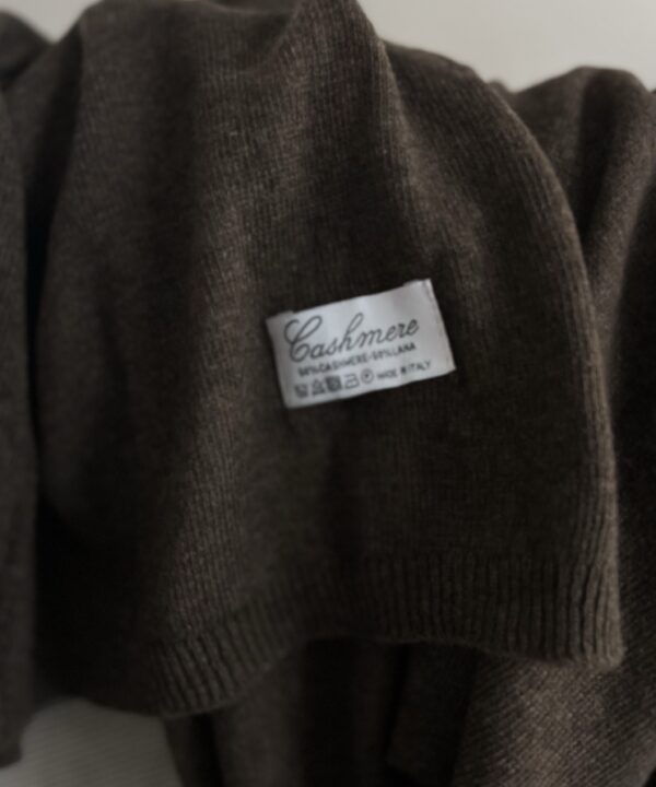 Alternative view of SZAL Z KASZMIREM ISIDE CZEKOLADOWY