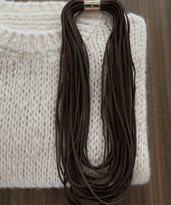 NASZYJNIK SZNURKOWY CZEKOLADOWY