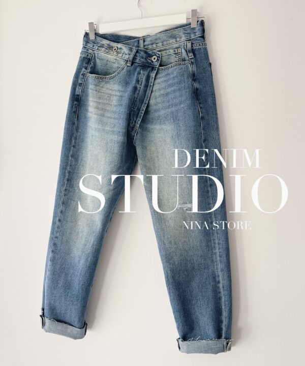 Alternative view of SPODNIE JEANS Z ZAPIĘCIEM NA ZAKŁADKĘ