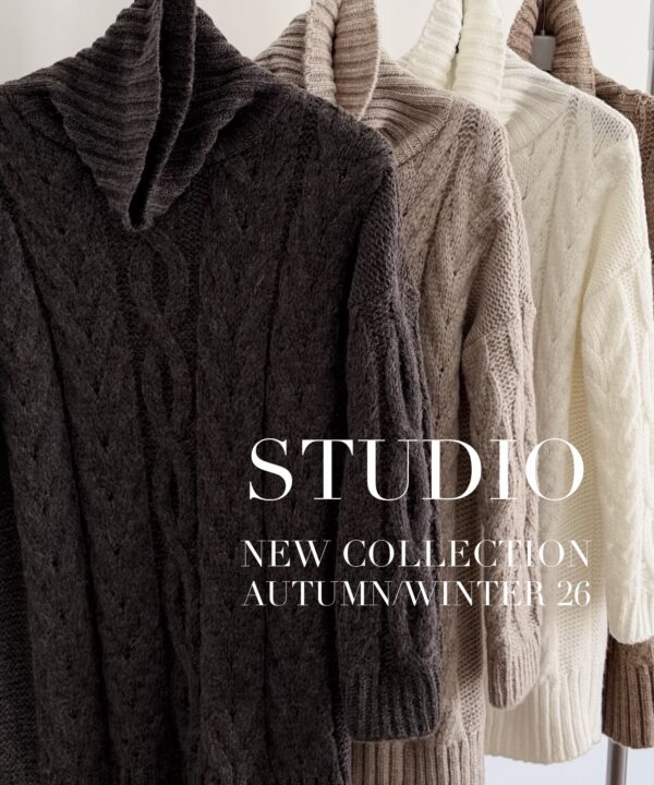 SWETER Z GOLFEM OVERSIZE STUDIO Z DOMIESZKĄ WEŁNY KAKAOWY